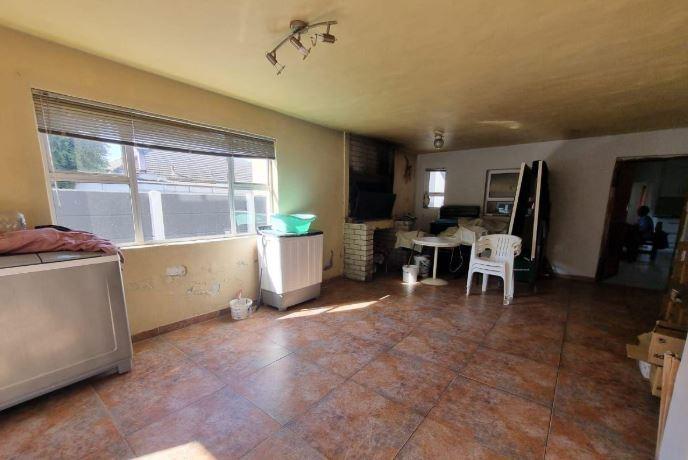5 Bedroom Property for Sale in Churchill Estate Western Cape